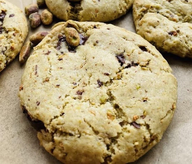 Make pistachio chocolate cookies that are vegan and gluten-free
